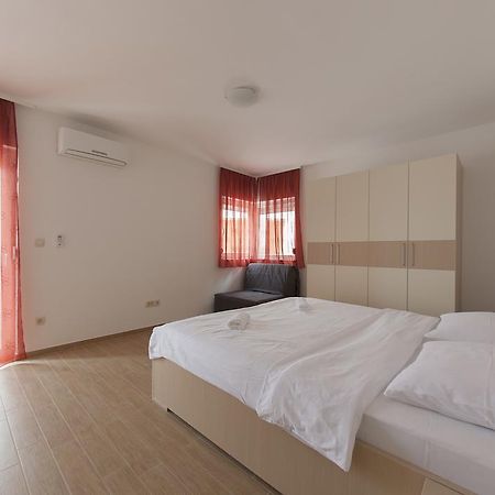 Apartments Villa Klara Baška Voda Eksteriør bilde