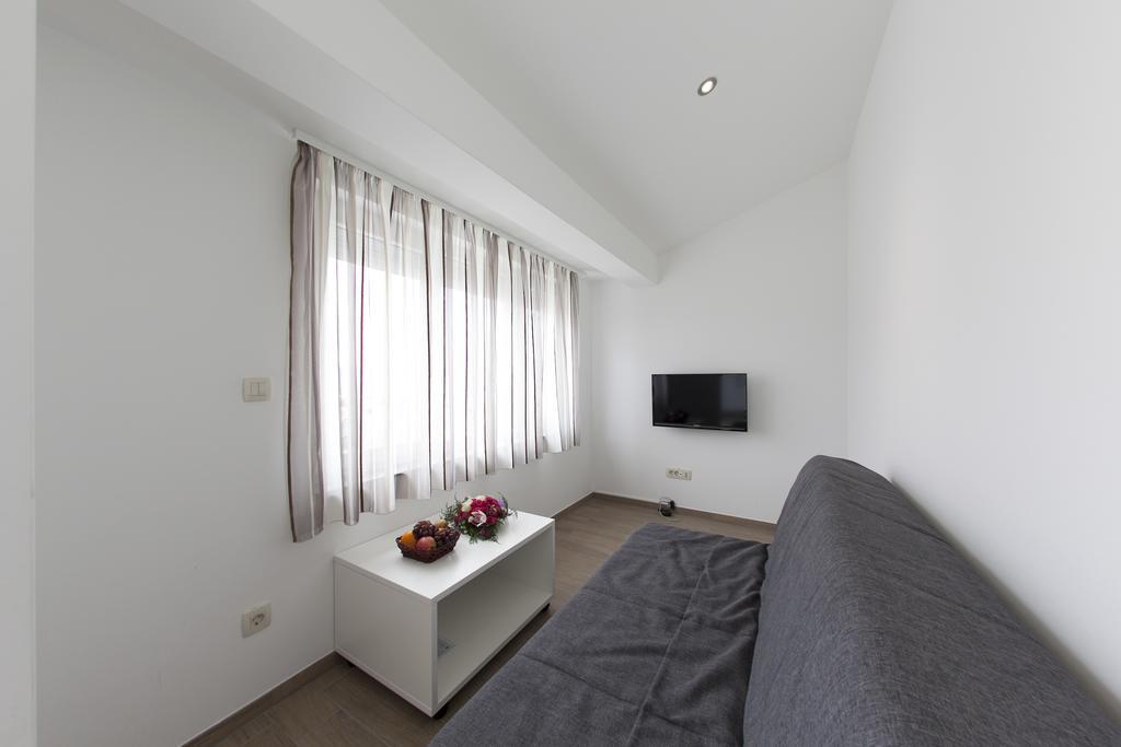 Apartments Villa Klara Baška Voda Eksteriør bilde