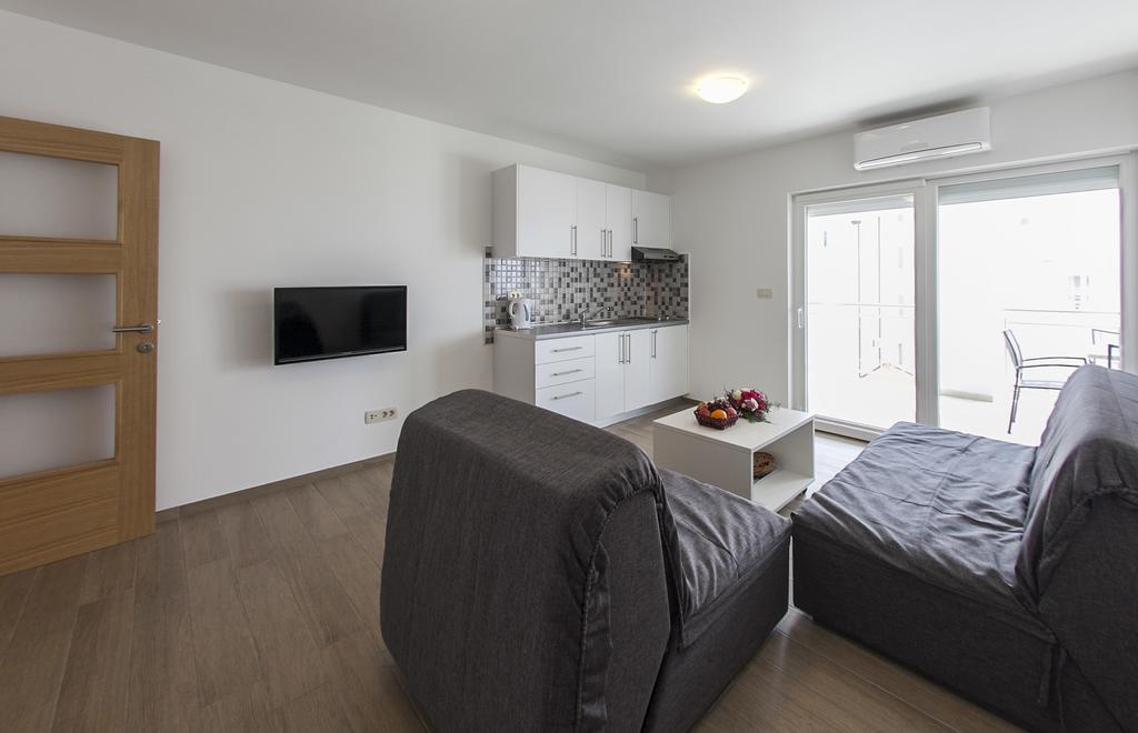 Apartments Villa Klara Baška Voda Eksteriør bilde
