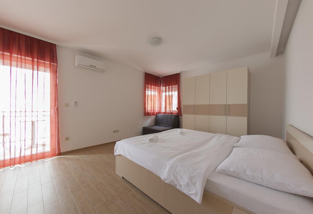 Apartments Villa Klara Baška Voda Eksteriør bilde