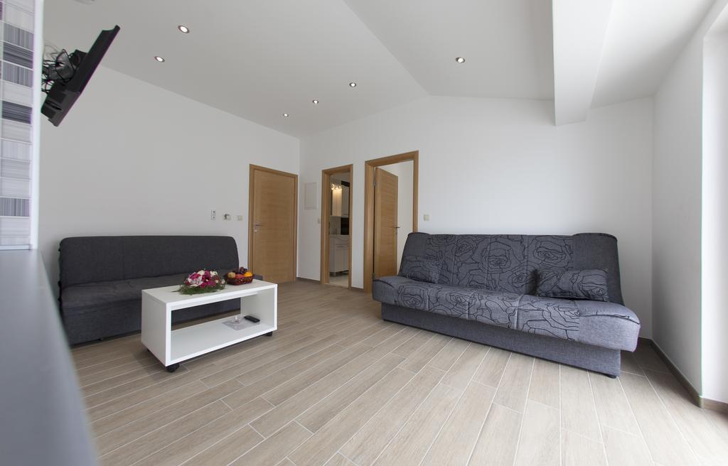 Apartments Villa Klara Baška Voda Eksteriør bilde
