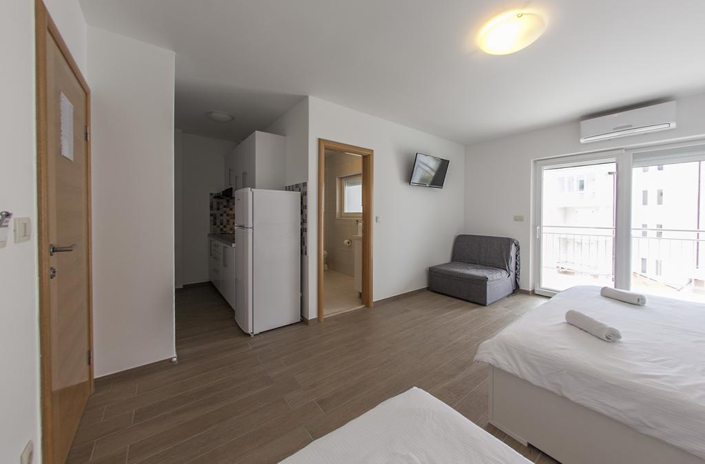 Apartments Villa Klara Baška Voda Eksteriør bilde