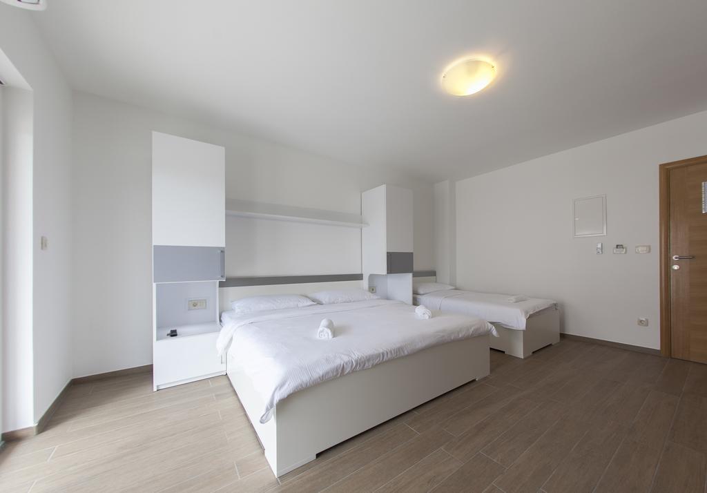Apartments Villa Klara Baška Voda Eksteriør bilde